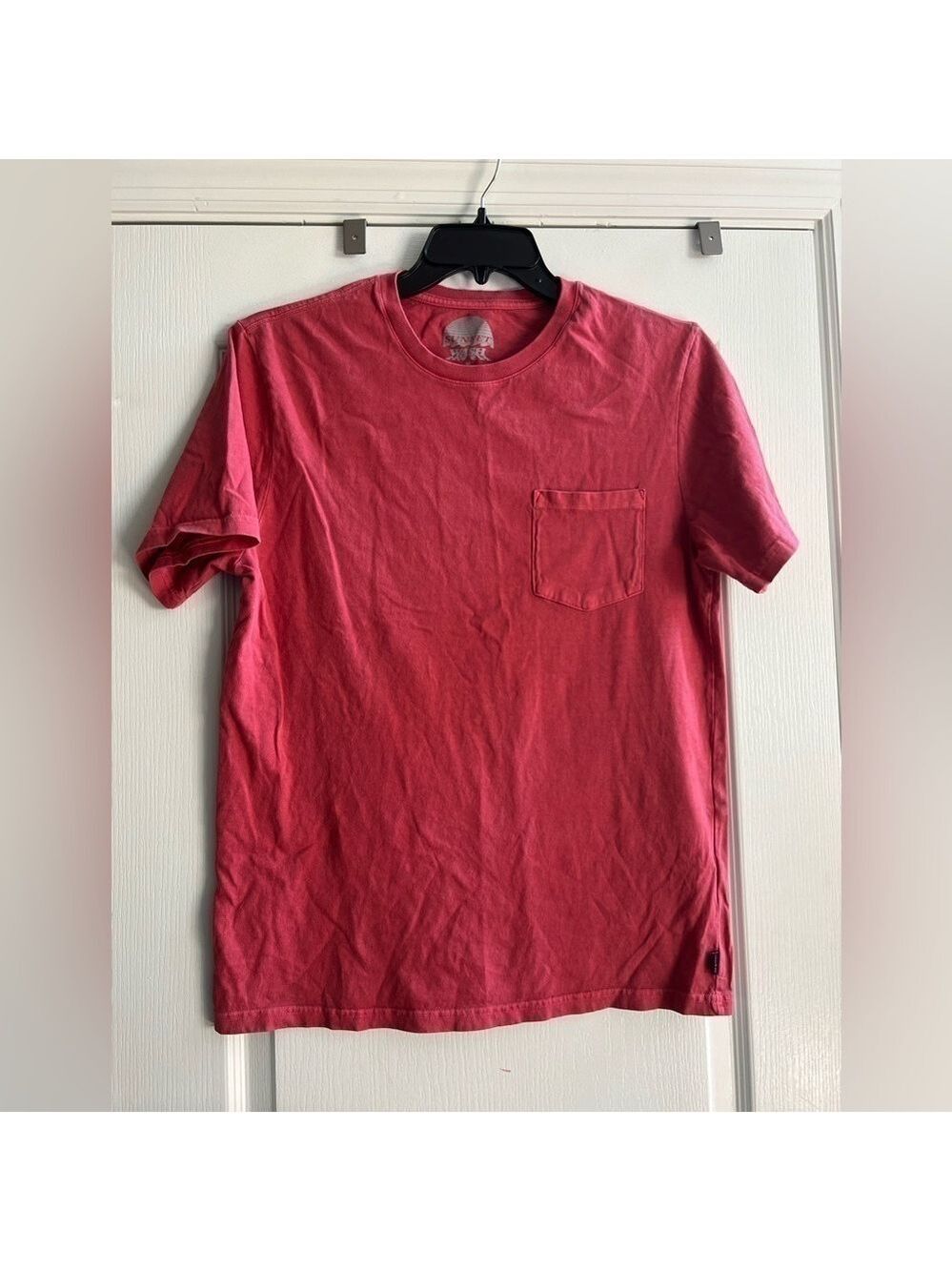 Men’s Lucky Brand Sunset Wash Salmon red shirt sleeve pocket t shirt. Size M